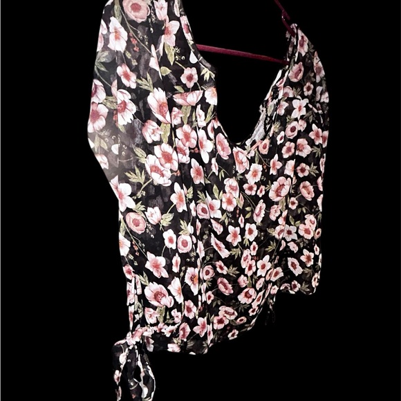 Adorable woman’s size XL blouse - Picture 2 of 4